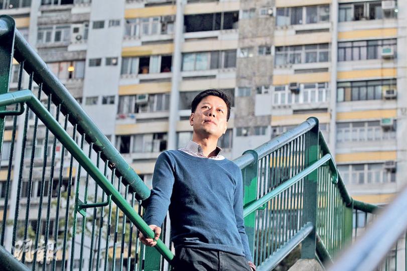 首次參選區議會的譚駿賢,在友愛北選區以約百票之差,擊敗在當區任區議員20多年的民建聯元老陳雲生。(林俊源攝) 首次參選區議會的譚駿賢,在友愛北選區以約百票之差,擊敗在當區任區議員20多年的民建聯元老陳雲生。(林俊源攝)