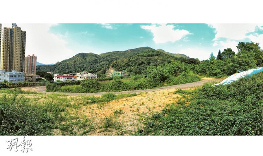 記者昨到沙田大輋村觀察,涉事地段一帶雜草叢生,附近亦未見有大規模的建築工程。有附近居民對記者稱,知道土地屬發展商,但不知道實際業主是誰。(林俊源攝)涉案其中一名原居民鄭興,辯方求情稱,已退休的鄭患有心臟病,需由兒子照顧。(馮凱鍵攝)其中一名原居民被告溫貴麟,其代表求情稱溫患有風濕骨痛,需靠兒子照顧。(馮凱鍵攝) 記者昨到沙田大輋村觀察,涉事地段一帶雜草叢生,附近亦未見有大規模的建築工程。有附近居民對記者稱,知道土地屬發展商,但不知道實際業主是誰。(林俊源攝)涉案其中一名原居民鄭興,辯方求情稱,已退休的鄭患有心臟病,需由兒子照顧。(馮凱鍵攝)其中一名原居民被告溫貴麟,其代表求情稱溫患有風濕骨痛,需靠兒子照顧。(馮凱鍵攝)