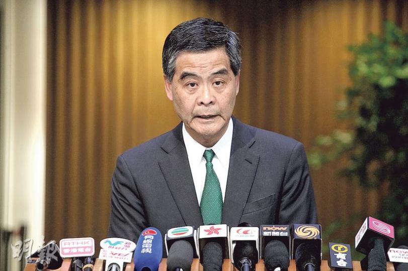港大畢業生議會日前投票以大比數反對李國章出任校委會主席,特首梁振英昨未就投票結果作正面回應,反而指公眾可討論議會其他動議。(李紹昌攝) 港大畢業生議會日前投票以大比數反對李國章出任校委會主席,特首梁振英昨未就投票結果作正面回應,反而指公眾可討論議會其他動議。(李紹昌攝)