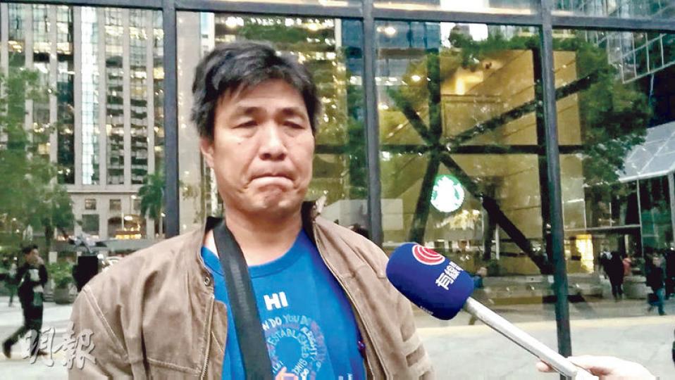 沙田大輋村村民代表鄭先生認為判刑太重,稱眾被告「又無殺人,又無偷錢」,理應輕判警告則可。(植敏欣攝) 沙田大輋村村民代表鄭先生認為判刑太重,稱眾被告「又無殺人,又無偷錢」,理應輕判警告則可。(植敏欣攝)