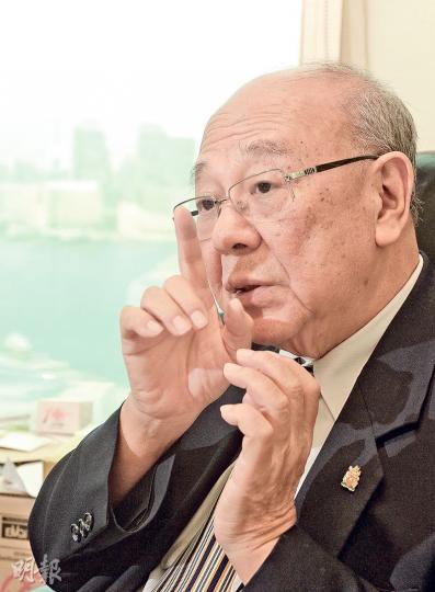 民政事務局前局長藍鴻震表示,政府對青年工作有投放資源,但資源是否充足或恰當地使用則值得商榷。他認為政府應該以積極創新的思維推動政策,不應害怕批評。(劉焌陶攝) 民政事務局前局長藍鴻震表示,政府對青年工作有投放資源,但資源是否充足或恰當地使用則值得商榷。他認為政府應該以積極創新的思維推動政策,不應害怕批評。(劉焌陶攝)