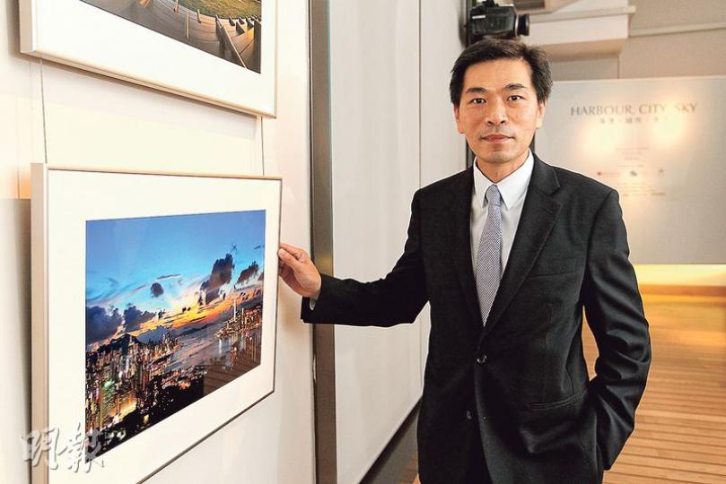 黄光耀認為,受惠「一帶一路」效應,本港甲級商廈樓價,明年有機會上升逾一成,跑贏大市。(林俊源攝)會德豐旗下紅磡One HarbourGate西座(左)早前以58.5億元售出後,東座目前亦獲至少5名準買家洽購。(馮凱鍵攝) 黄光耀認為,受惠「一帶一路」效應,本港甲級商廈樓價,明年有機會上升逾一成,跑贏大市。(林俊源攝)會德豐旗下紅磡One HarbourGate西座(左)早前以58.5億元售出後,東座目前亦獲至少5名準買家洽購。(馮凱鍵攝)