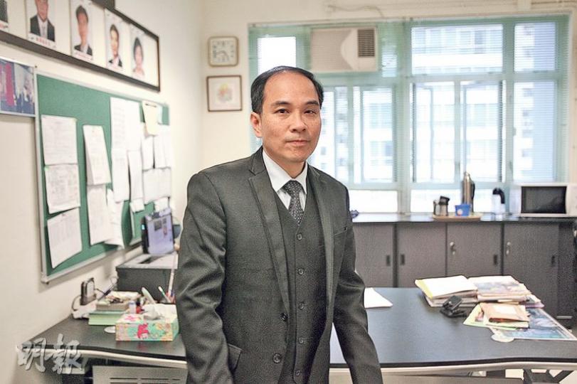 羅文彪校長表示,全校師生對事件深感傷痛及惋惜,將為胡同學盡量提供可行協助。(伍浦鋒攝) 羅文彪校長表示,全校師生對事件深感傷痛及惋惜,將為胡同學盡量提供可行協助。(伍浦鋒攝)
