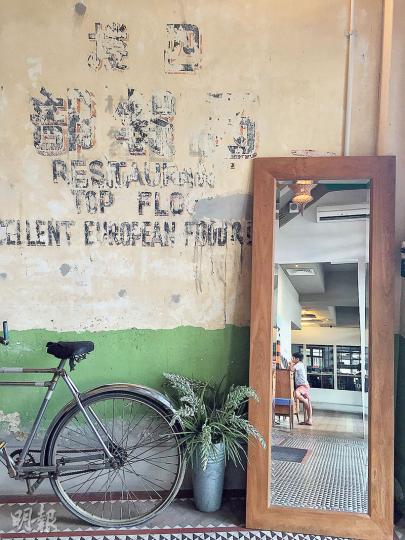 擁有77年歷史的金陵大旅店現在已成為精品酒店,但大堂和各層裝修刻意保留30年代的風格,有如穿越隨意門回到過去。(蔡俊業攝) 擁有77年歷史的金陵大旅店現在已成為精品酒店,但大堂和各層裝修刻意保留30年代的風格,有如穿越隨意門回到過去。(蔡俊業攝)
