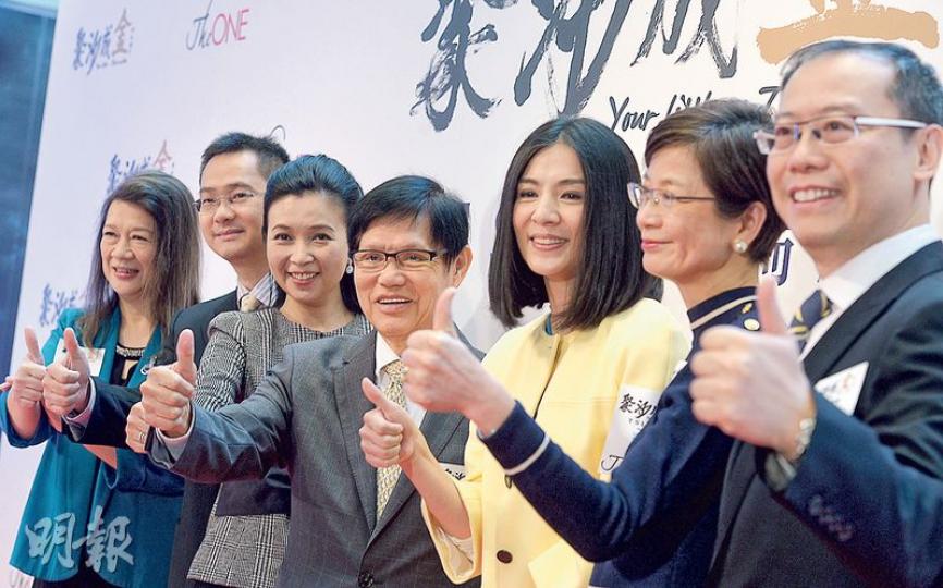 謝瑞麟集團創辦人謝瑞麟(左四),以及集團主席及行政總裁謝邱安儀(左三)昨出席「聚沙成金」慈善籌款活動啟幕禮,活動將為期三年,以支持聯合國兒童基金會於中國農村地區的水與環境衛生工作。(劉焌陶攝) 謝瑞麟集團創辦人謝瑞麟(左四),以及集團主席及行政總裁謝邱安儀(左三)昨出席「聚沙成金」慈善籌款活動啟幕禮,活動將為期三年,以支持聯合國兒童基金會於中國農村地區的水與環境衛生工作。(劉焌陶攝)