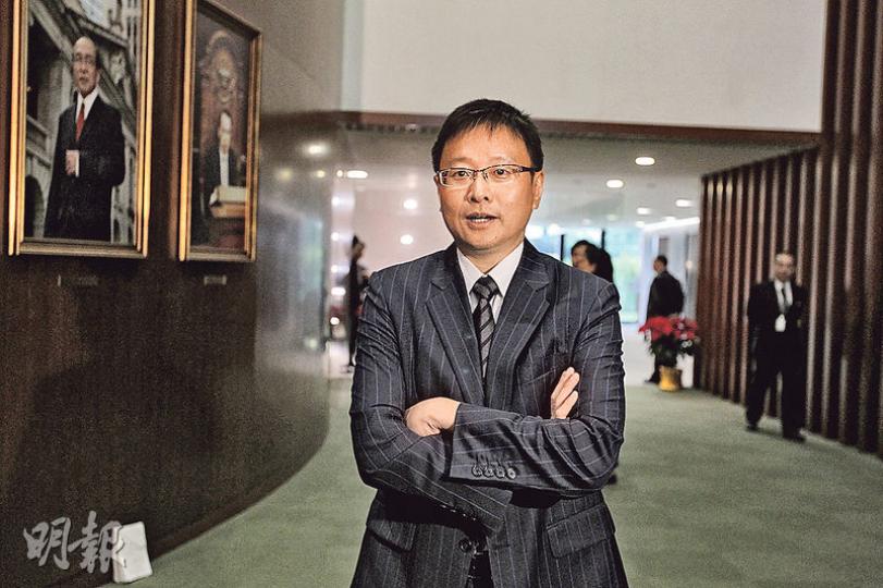 公民黨陳家洛提出點算會議法定人數後,會議因人數不足流會。陳不否認製造流會,指此舉是希望爭取時間、空間,尋求社會共識。(林俊源攝) 公民黨陳家洛提出點算會議法定人數後,會議因人數不足流會。陳不否認製造流會,指此舉是希望爭取時間、空間,尋求社會共識。(林俊源攝)