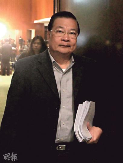 民建聯譚耀宗說,昨晨曾提醒建制派議員要小心流會,呼籲提早到會議廳,希望觀察情况之後再編出席的更表,但開會不久已經流會。 (林俊源攝) 民建聯譚耀宗說,昨晨曾提醒建制派議員要小心流會,呼籲提早到會議廳,希望觀察情况之後再編出席的更表,但開會不久已經流會。 (林俊源攝)