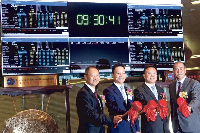 昨日豐盛機電、焯陞企業、新福港、中國能源建設四家公司上市,其中三家開市即破底。圖左起為新福港董事總經理陳麒淳、豐盛機電執行董事杜家駒、中國能源建設董事長汪建平、焯陞企業主席鄧耀智。(劉焌陶攝) 昨日豐盛機電、焯陞企業、新福港、中國能源建設四家公司上市,其中三家開市即破底。圖左起為新福港董事總經理陳麒淳、豐盛機電執行董事杜家駒、中國能源建設董事長汪建平、焯陞企業主席鄧耀智。(劉焌陶攝)