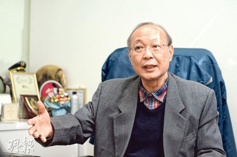 香港版權大聯盟成員、國際影視協會常務董事何偉雄表示,希望可盡快通過《2014年版權條例(修訂)條例草案》,否則一旦拖到明年立法會改選前都無法表決,草案就會被「槍斃」。(鍾林枝攝) 香港版權大聯盟成員、國際影視協會常務董事何偉雄表示,希望可盡快通過《2014年版權條例(修訂)條例草案》,否則一旦拖到明年立法會改選前都無法表決,草案就會被「槍斃」。(鍾林枝攝)