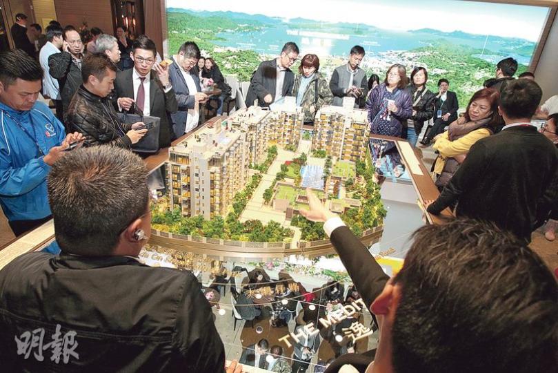 西貢市中心的逸瓏園,為區內近10年來首個全新項目,該盤昨日公布首批66個單位售價,折實實呎12998元,入場費約633萬元。(李紹昌攝) 西貢市中心的逸瓏園,為區內近10年來首個全新項目,該盤昨日公布首批66個單位售價,折實實呎12998元,入場費約633萬元。(李紹昌攝)