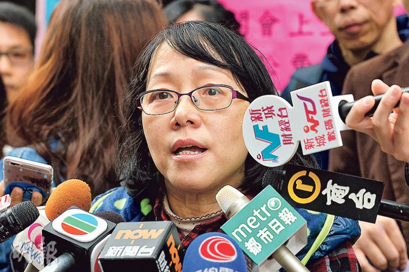 翠湖業主黎小姐昨表示，佳定物業管理有限公司已提出請辭，只服務至明年3月底。（楊柏賢攝）