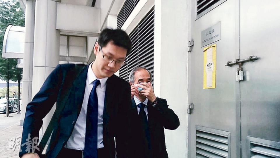 裕興海產貿易公司店東李銳釗（圖）求情稱，涉案花膠是父親10多年前「行船」後帶回來，本沒想過賣出，只是在店內擺放。（植敏欣攝）綠色和平項目主任鄧敏琳（圖）在庭外表示歡迎判決，但認為罰款與走私瀕危物種的利潤相比，金額仍然偏低，阻嚇力不足。（植敏欣攝）