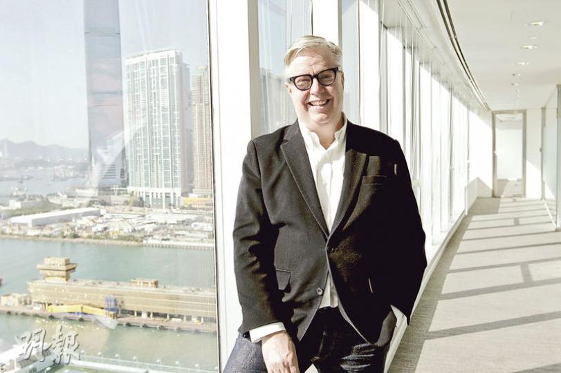M+博物館行政總監李立偉（Lars Nittve）接受本報專訪，首次提到離任非關健康問題，又指帶政治意味的藝術品，只要有重要性，即使再「麻煩」（trouble）亦應爭取保留。(郭慶輝攝)