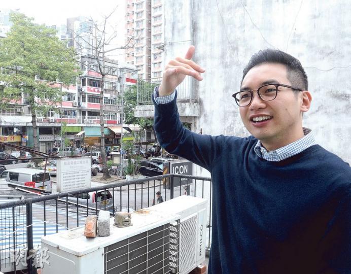 公民黨楊岳橋在大埔的公民黨辦事處接受訪問，他期望市民在11月區選的熱情能延續，而他一早展開選舉工程，希望市民對政治參與的熱度不會被接連的長假期冲淡。（劉焌陶攝）