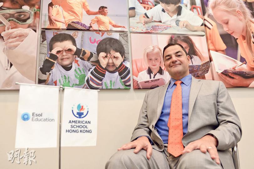Esol Education地區總監Bassam Abushakra說「如果學生本身很能幹,他們從小成績很優異,順理成章進入一流大學,並不代表入大學前的學校很好」,故他們更看重學生的態度,而非成績。(黃志東攝) Esol Education地區總監Bassam Abushakra說「如果學生本身很能幹,他們從小成績很優異,順理成章進入一流大學,並不代表入大學前的學校很好」,故他們更看重學生的態度,而非成績。(黃志東攝)