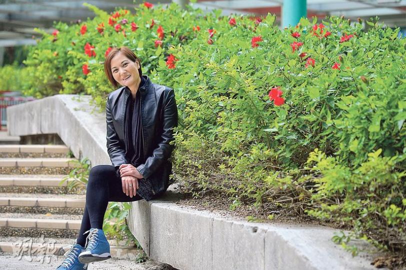 易小玲因下顎嚴重受損毁容,過去5年經常進出醫院做手術,現終苦盡甘來,手術成功恢復容貌,新一年可除下口罩展開新生活。(鄧宗弘攝) 易小玲因下顎嚴重受損毁容,過去5年經常進出醫院做手術,現終苦盡甘來,手術成功恢復容貌,新一年可除下口罩展開新生活。(鄧宗弘攝)