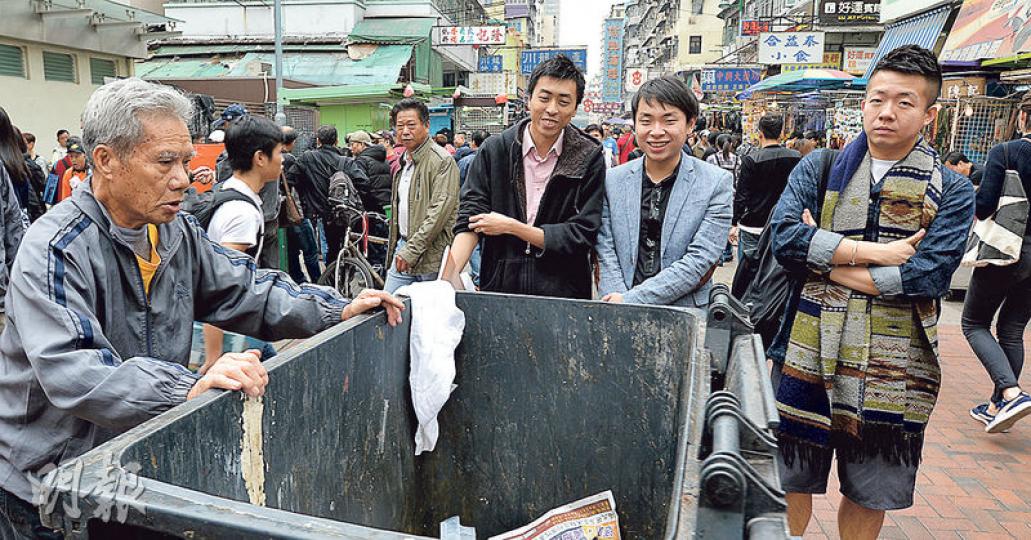 本港退休保障問題迫在眉睫,東九社區關注組發言人陳澤滔(右三)、青年新政發言人周世傑(右二)及青年撐退保成員洪俊毅(右一)均指所屬組織原則上支持全民退保概念,希望諮詢可探討更多融資方案,如向商界「開刀」,增加累進稅項。(楊柏賢攝) 本港退休保障問題迫在眉睫,東九社區關注組發言人陳澤滔(右三)、青年新政發言人周世傑(右二)及青年撐退保成員洪俊毅(右一)均指所屬組織原則上支持全民退保概念,希望諮詢可探討更多融資方案,如向商界「開刀」,增加累進稅項。(楊柏賢攝)
