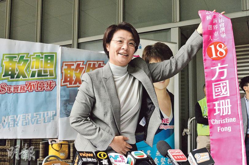 西貢區議員方國珊(圖)昨宣布參加立法會新界東補選,她表示希望可為選民提供一條在泛民及建制以外的第三條路線。(楊柏賢攝) 西貢區議員方國珊(圖)昨宣布參加立法會新界東補選,她表示希望可為選民提供一條在泛民及建制以外的第三條路線。(楊柏賢攝)