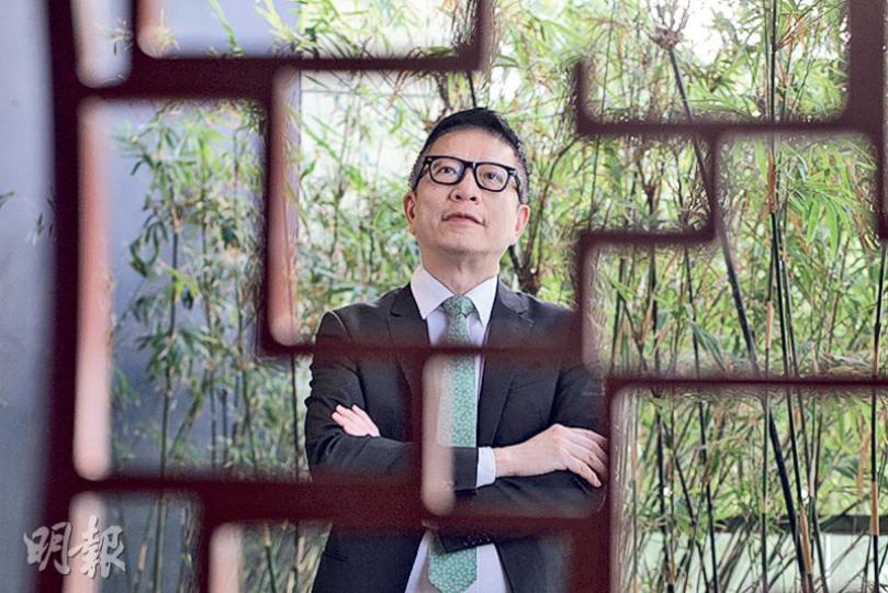 亞視的免費電視牌照將於今年4月1日屆滿，但亞視前執董葉家寶認為，不等於判亞視死刑，亞視仍有網絡及衛星電視等發展空間。葉否認其對亞視的前景過於烏托邦，也不同意自己懷有「阿Q精神」。（李紹昌攝）