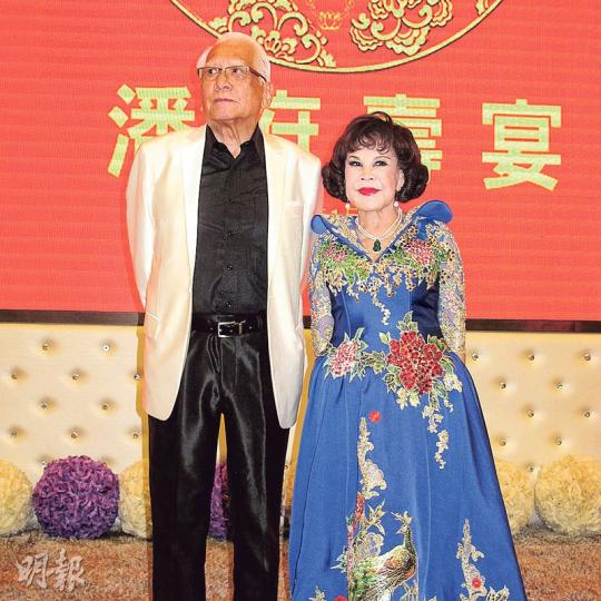 黃夏蕙（右）為賽車手情人潘炳烈擺壽宴，慶祝對方80歲大壽。（攝影鎅O者：柯美）苟芸慧承認瘦了，但磅數多少沒所謂，最緊要健康。（攝影鎅O者：柯美）