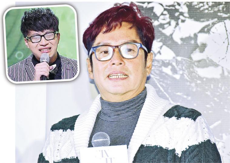 阿倫的眼鏡忽然滿佈霧氣，似足坤哥（小圖）攞獎時爆喊令眼鏡起霧的模樣。（攝影：梁迺楠）李幸倪（左）正式簽約環球唱片公司，阿倫送上金牌，寓意她在短期內「跑出」。（攝影：梁迺楠）