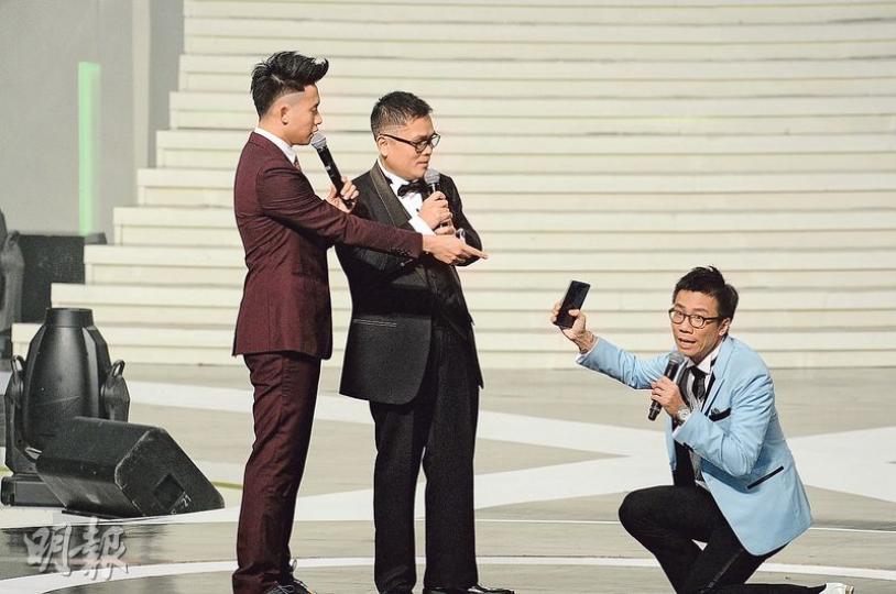 DJ羅啟新、斌仔及曾志豪笑李克勤是贏得「十大中文Barcode獎」。（攝影：鍾偉茵、孫華中、陳釗）