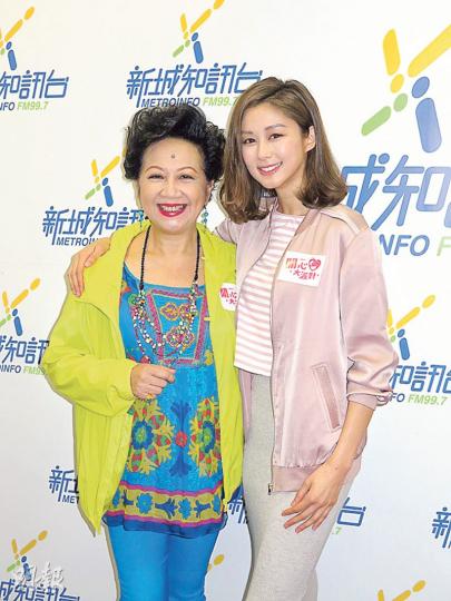 家燕姐與香香開心節目《乜都搞掂晒》受觀眾歡迎。(攝影鎅O者﹕楊安莉) 家燕姐與香香開心節目《乜都搞掂晒》受觀眾歡迎。(攝影鎅O者﹕楊安莉)