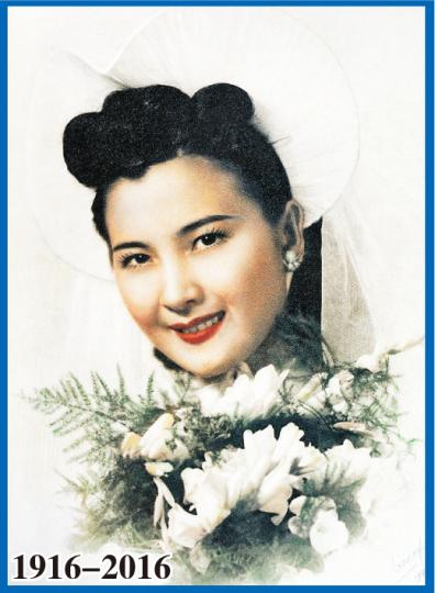 一代影后陳雲裳拍過數十部電影。(攝影鎅O者:梁榮達)殯儀館入口電梯旁擺放陳雲裳喪禮的花牌。(攝影鎅O者:梁榮達)霍震霆說以前每逢周日都會跟陳雲裳食午飯。(攝影鎅O者:梁榮達)霍震寰對契媽陳雲裳離世感哀傷。(攝影鎅O者:梁榮達)胡楓(左)與馮寶寶(右)見面擁抱互相慰問。(攝影鎅O者:梁榮達)許晉亨獨自前來拜祭長輩陳雲裳,未有回答問題。(攝影鎅O者:梁榮達)陳雲裳生於1916年,上月底在睡夢中離世。(攝影鎅O者:梁榮達)陳雲裳年輕時開心大笑。(攝影鎅O者:梁榮達)陳雲裳於1943年結婚息影,全心全意 一代影后陳雲裳拍過數十部電影。(攝影鎅O者:梁榮達)殯儀館入口電梯旁擺放陳雲裳喪禮的花牌。(攝影鎅O者:梁榮達)霍震霆說以前每逢周日都會跟陳雲裳食午飯。(攝影鎅O者:梁榮達)霍震寰對契媽陳雲裳離世感哀傷。(攝影鎅O者:梁榮達)胡楓(左)與馮寶寶(右)見面擁抱互相慰問。(攝影鎅O者:梁榮達)許晉亨獨自前來拜祭長輩陳雲裳,未有回答問題。(攝影鎅O者:梁榮達)陳雲裳生於1916年,上月底在睡夢中離世。(攝影鎅O者:梁榮達)陳雲裳年輕時開心大笑。(攝影鎅O者:梁榮達)陳雲裳於1943年結婚息影,全心全意