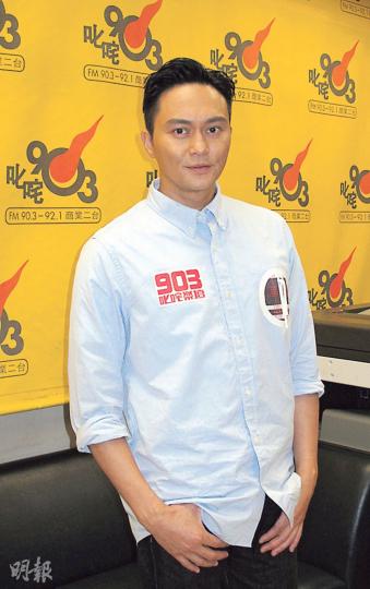 張智霖推出EP碟回饋歌迷。(攝影鎅O者:鍾一虹)很多人猜測靚靚是否半裸浸泥漿浴,答案由老公張智霖揭盅。(微博圖片) 張智霖推出EP碟回饋歌迷。(攝影鎅O者:鍾一虹)很多人猜測靚靚是否半裸浸泥漿浴,答案由老公張智霖揭盅。(微博圖片)