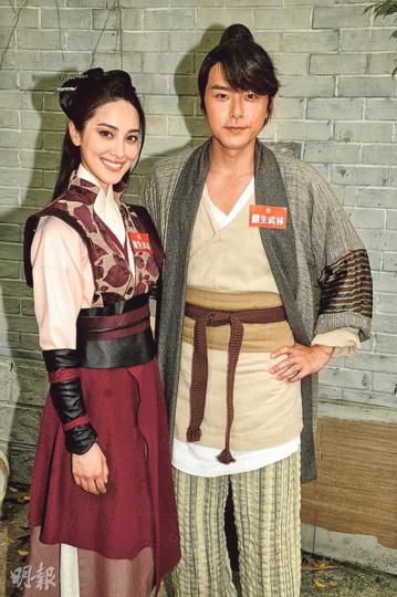 陳凱琳與蕭正楠在酷熱天氣下拍古裝劇《翻生武林》。(攝影﹕孫華中) 陳凱琳與蕭正楠在酷熱天氣下拍古裝劇《翻生武林》。(攝影﹕孫華中)