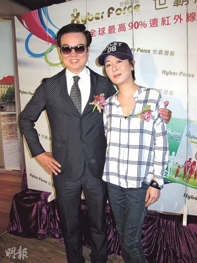 黃百鳴與袁潔瑩昨日同擔任剪綵嘉賓。(攝影鎅O者﹕柯美) 黃百鳴與袁潔瑩昨日同擔任剪綵嘉賓。(攝影鎅O者﹕柯美)