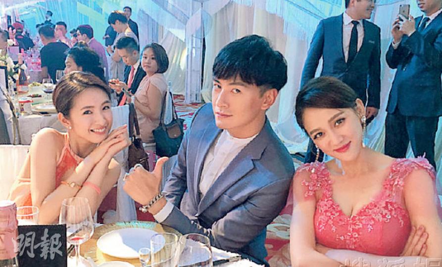 林依晨(左起)、鄭元暢及陳喬恩前晚在婚宴上祝願雙陳夫婦幸福快樂。(微博圖片) 林依晨(左起)、鄭元暢及陳喬恩前晚在婚宴上祝願雙陳夫婦幸福快樂。(微博圖片)
