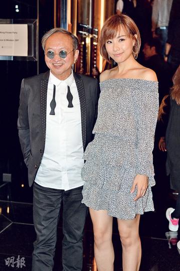 剪了一頭短髮的鄧麗欣前晚出席黃柏高65歲生日派對,舊愛方力申因不在港未有同場。(攝影鎅O者﹕黃梓烜) 剪了一頭短髮的鄧麗欣前晚出席黃柏高65歲生日派對,舊愛方力申因不在港未有同場。(攝影鎅O者﹕黃梓烜)