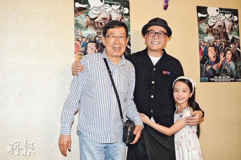 Bobby笑到四萬咁口,搭着修哥及小演員陳偲穎合照。(攝影﹕鍾偉茵)滕麗名、Bobby、張彥博及張頴康前晚齊齊睇《一屋老友記》大結局。(攝影﹕鍾偉茵)劉佩玥前晚也出席《一屋》飯局。(攝影﹕鍾偉茵) Bobby笑到四萬咁口,搭着修哥及小演員陳偲穎合照。(攝影﹕鍾偉茵)滕麗名、Bobby、張彥博及張頴康前晚齊齊睇《一屋老友記》大結局。(攝影﹕鍾偉茵)劉佩玥前晚也出席《一屋》飯局。(攝影﹕鍾偉茵)