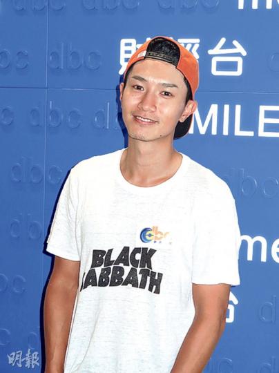 陳柏宇昨日抱病到電台宣傳。(攝影鎅O者﹕楊安莉) 陳柏宇昨日抱病到電台宣傳。(攝影鎅O者﹕楊安莉)