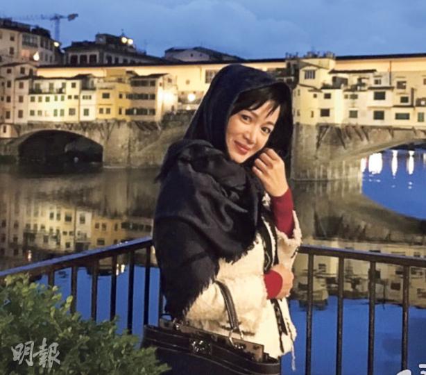陳少霞不時上載周遊列國的照片。(微博圖片) 陳少霞不時上載周遊列國的照片。(微博圖片)
