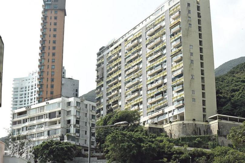 著名香港華人建築師陸謙受1991年去世，其遺產特別受託人中國銀行日前入稟高院，要求其次子陸承澤交還物業、股票及現金，包括陸參與設計的淺水灣保華大廈（圖）的兩層複式豪宅物業。（鍾炳然攝）