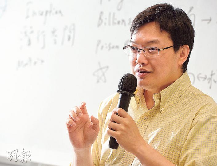 王華表示,由於旗下基金仍重倉凌雲邏輯,故亦沽空蘋果,以對冲一旦iPhone 7銷售未如預期的風險。(劉焌陶攝) 王華表示,由於旗下基金仍重倉凌雲邏輯,故亦沽空蘋果,以對冲一旦iPhone 7銷售未如預期的風險。(劉焌陶攝)