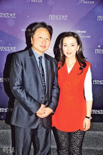 鄧鉅明伉儷表示會支持兒子的婚禮。(攝影/記者:陳釗) 鄧鉅明伉儷表示會支持兒子的婚禮。(攝影/記者:陳釗)