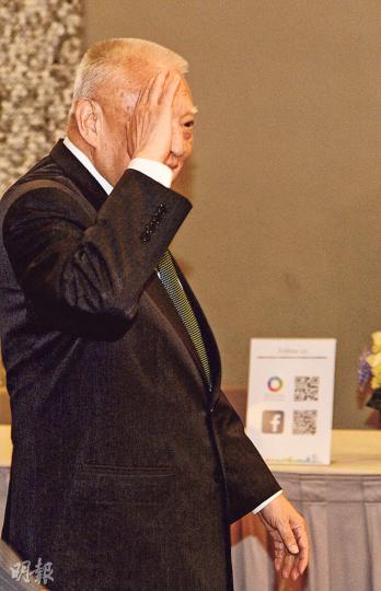 董建華噚日出席團結香港基金舉辦嘅研討會，全程無回應記者提問，無緣得知佢點睇選舉後嘅政局。（劉焌陶攝）
