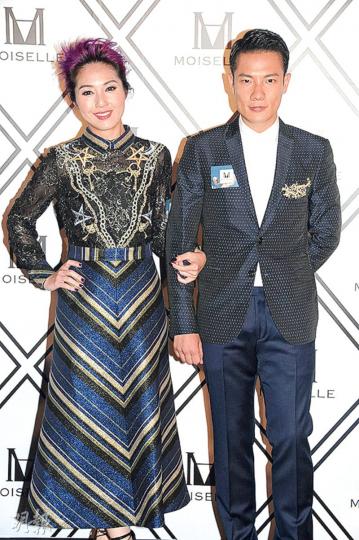 楊千嬅與老公丁子高拍拖出席活動大曬恩愛。(攝影﹕孫華中) 楊千嬅與老公丁子高拍拖出席活動大曬恩愛。(攝影﹕孫華中)
