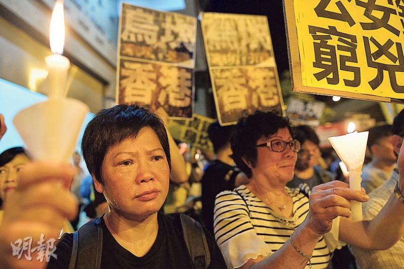 昨晚多個團體約100人到中聯辦門外示威,要求釋放烏坎原村支部書記林祖戀及被捕村民,並嚴正處理記者被毆打一事,向受影響傳媒道歉。(鄧宗弘攝) 昨晚多個團體約100人到中聯辦門外示威,要求釋放烏坎原村支部書記林祖戀及被捕村民,並嚴正處理記者被毆打一事,向受影響傳媒道歉。(鄧宗弘攝)