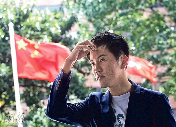 熱血公民鄭松泰（圖）在選舉期提倡「五區公投 全民制憲」，當選後說政治綱領失敗，「最大的選舉承諾（五區公投）已不存在」，但強調全民制憲目標不變。目前在理大教書的他表明不會放棄學生和教席。（李紹昌攝）