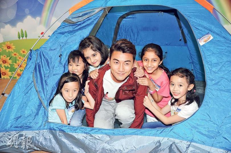 洪永城被「五個小孩」彈不靚仔。(攝影鎅O者:陳釗) 洪永城被「五個小孩」彈不靚仔。(攝影鎅O者:陳釗)