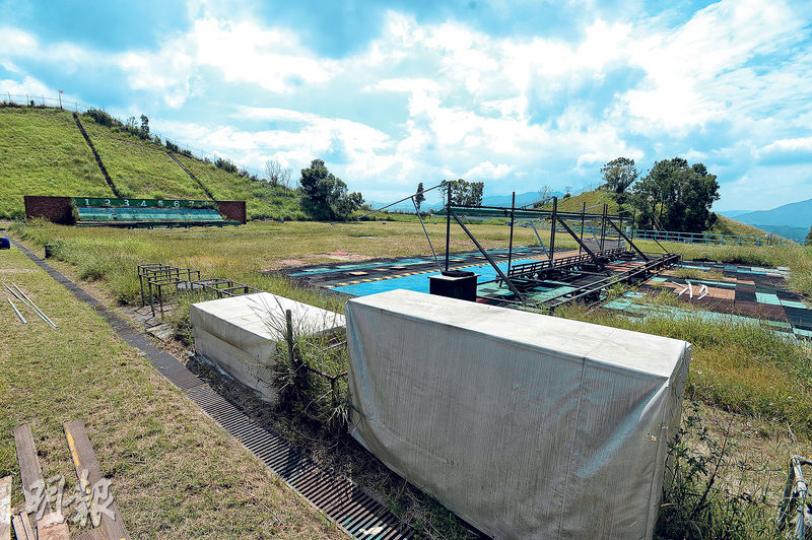 本報上周六（9月24日）到香港義勇軍射擊運動協會位於文錦渡桌山配水庫上蓋的靶場視察，現場空曠，有多項設施供會員練槍。（楊柏賢攝）