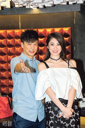 女友石詠莉舉行演唱會,鄧健泓當然全力支持。(攝影鎅O者:梁榮達) 女友石詠莉舉行演唱會,鄧健泓當然全力支持。(攝影鎅O者:梁榮達)