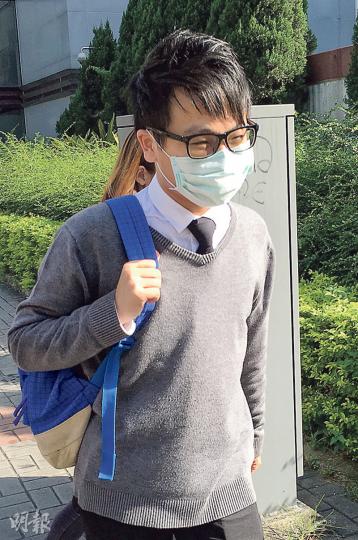 港大歷史系二年級生吳卓恒被指在今年初旺角衝突當日，在旺角遭警員截停搜出萬用刀、摺鉗和摺刀，裁判官昨認為其解釋有憑有據，裁定罪名不成立。（黃文雋攝）