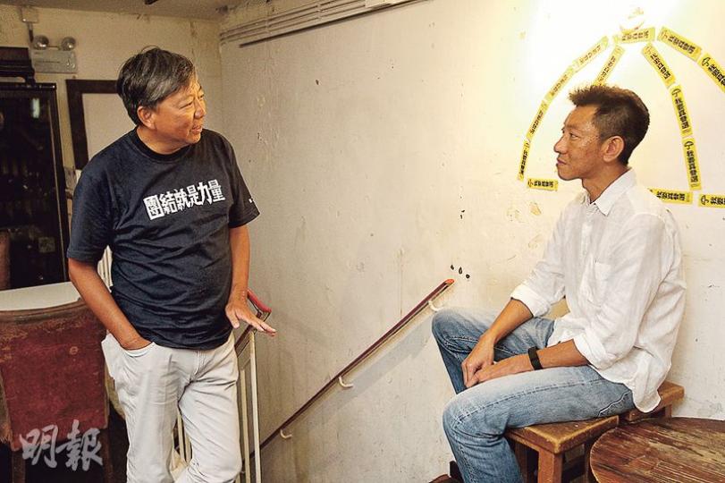 20年賓主關係，李卓人（左）一落選便關心方約恆（右）的未來工作，當知道他想做研究後，只是花了十多分鐘便決定「成立智庫」，兩人未來會繼續拍檔，研究勞工及其他社會議題。（曾憲宗攝）