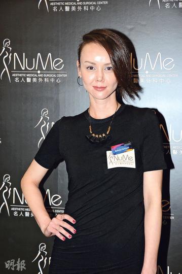 韓君婷發現自己對醫學美容很有熱誠,而且不介意做公司的白老鼠。(攝影:鍾偉茵)顏子菲聲稱豐胸改善身形後,人也變得自信。(攝影:鍾偉茵) 韓君婷發現自己對醫學美容很有熱誠,而且不介意做公司的白老鼠。(攝影:鍾偉茵)顏子菲聲稱豐胸改善身形後,人也變得自信。(攝影:鍾偉茵)