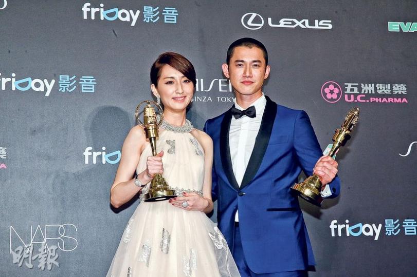 《一把青》吳慷仁及《必娶女人》柯佳嬿成為金鐘獎的視帝視后。(攝影:娛樂組)楊謹華衣著性感搶鏡,可惜最佳女主角獎,敗在柯佳嬿手下。(攝影:娛樂組) 《一把青》吳慷仁及《必娶女人》柯佳嬿成為金鐘獎的視帝視后。(攝影:娛樂組)楊謹華衣著性感搶鏡,可惜最佳女主角獎,敗在柯佳嬿手下。(攝影:娛樂組)